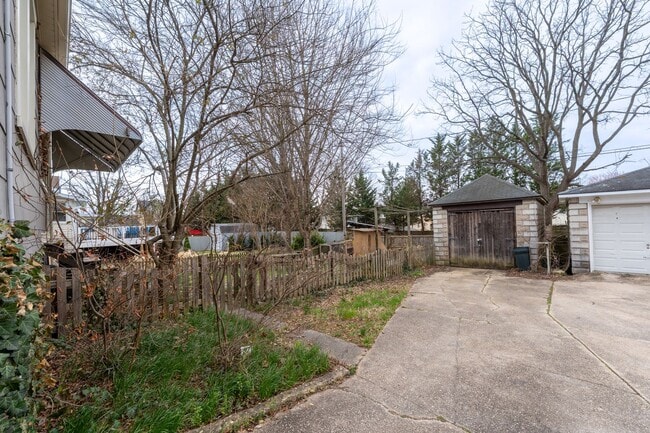 Building Photo - Lauraville 4-Bedroom, 2-Bathroom American Foursquare Home with Beautiful Outdoor Space