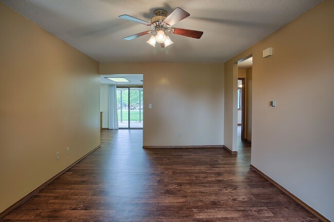 Building Photo - 2 Bedroom, 1.5 Bathroom Condo (AVAILABLE S...
