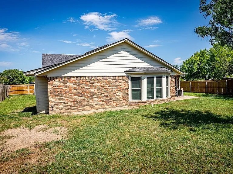 Building Photo - 4715 NE Bell Ave