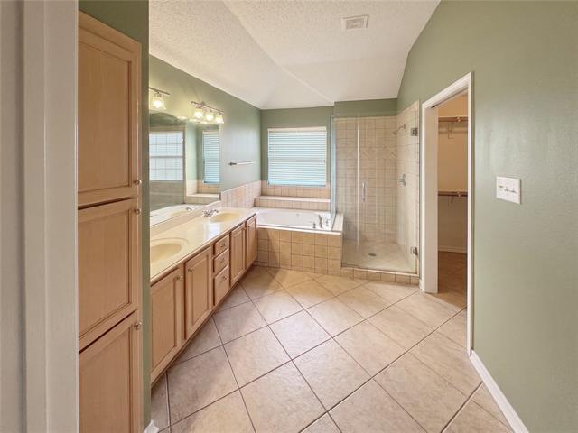 Building Photo - 3813 Cromwell Dr