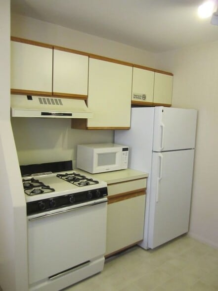 Building Photo - 210 Regency Park Dr