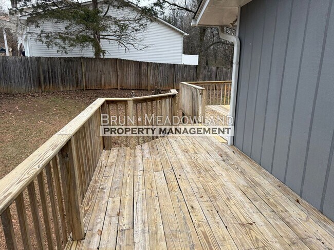 Building Photo - 11105 Lake Hills Dr