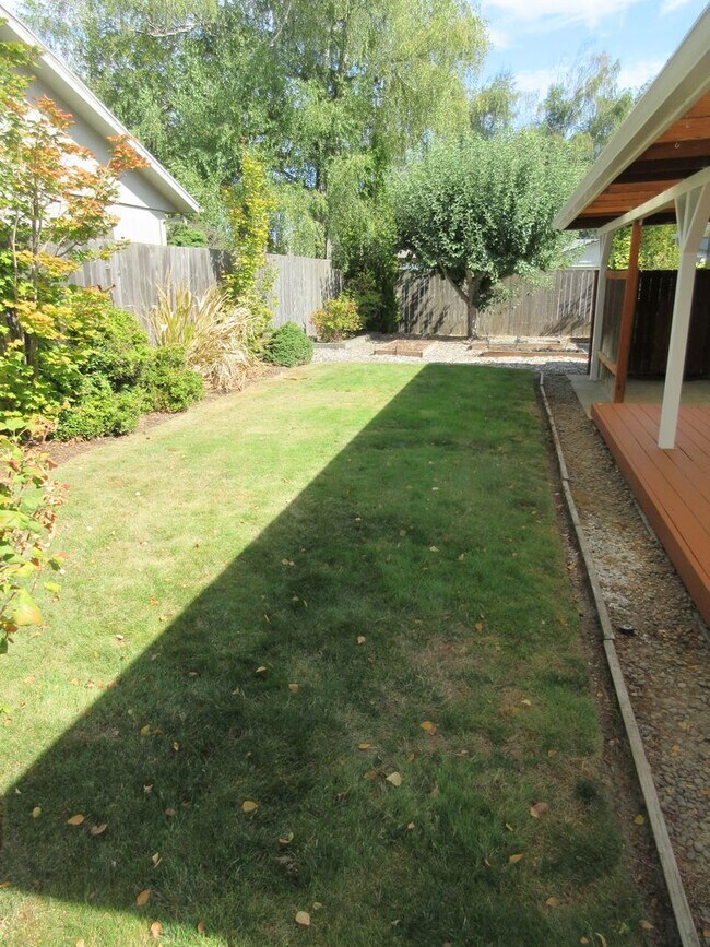 Building Photo - Well Maintained Three Bedroom in Keizer