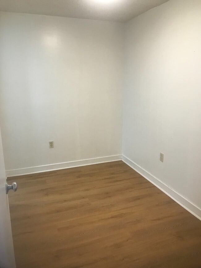 Building Photo - 315 N Spruce St