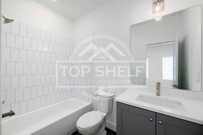 Building Photo - 1540 Millwood Pl