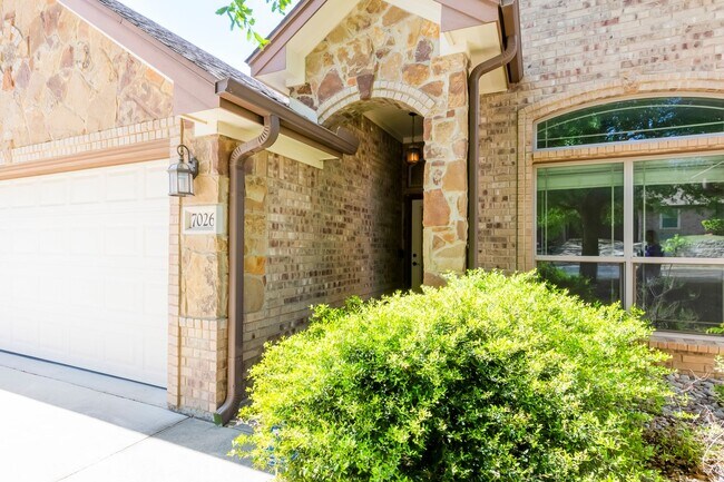 Building Photo - 7026 Chimney Hill Dr