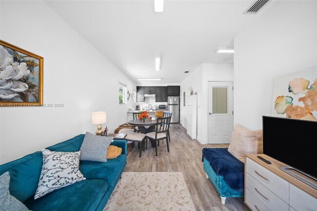 Building Photo - 1520 SW 11th Terrace