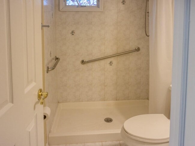 Building Photo - 27 Adrienne Pl