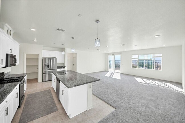 Building Photo - 41207 Alegria Ln