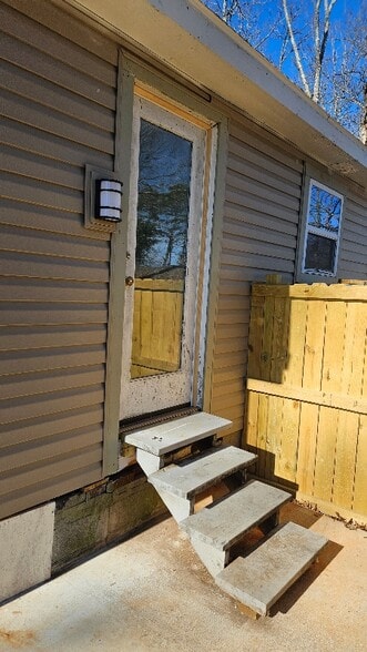 Building Photo - 1372 Ridge Rd