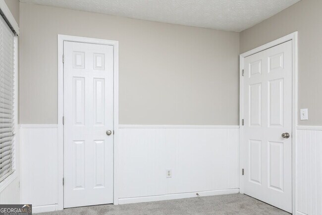 Building Photo - 655 Simon Ive Dr