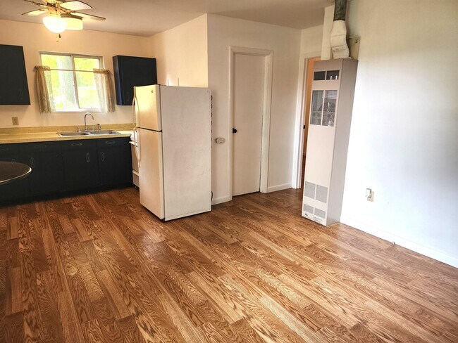 Building Photo - 3884 N West River Rd