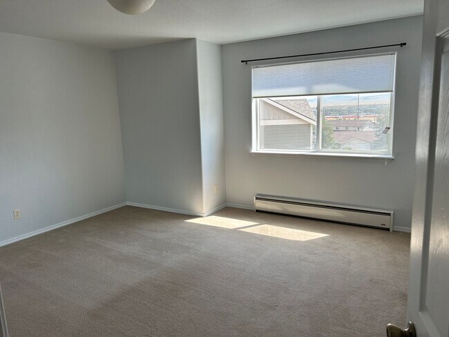 Building Photo - 1201 Wineglass Ct