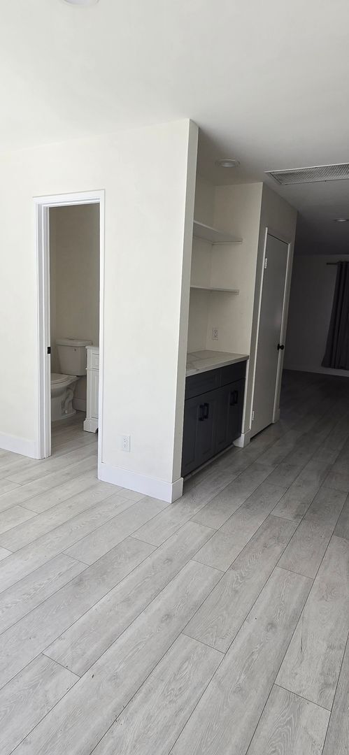 Building Photo - Beautifully Maintained & Convenient Townhome