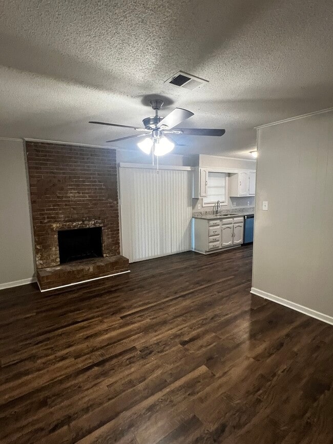 Building Photo - 8702 Oakhaven Dr