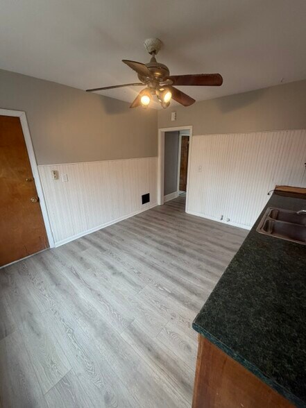 Building Photo - 670 Richmond Ave