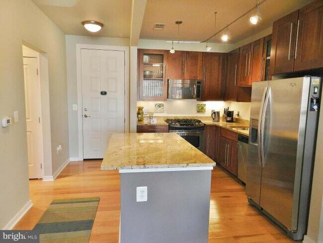 Building Photo - 2200 N Westmoreland St