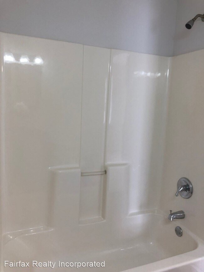 Building Photo - 3 br, 2 bath House - 510 E Nelson Ave