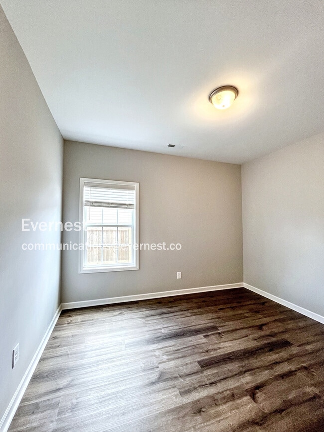 Building Photo - 1409 Pipeline Ave