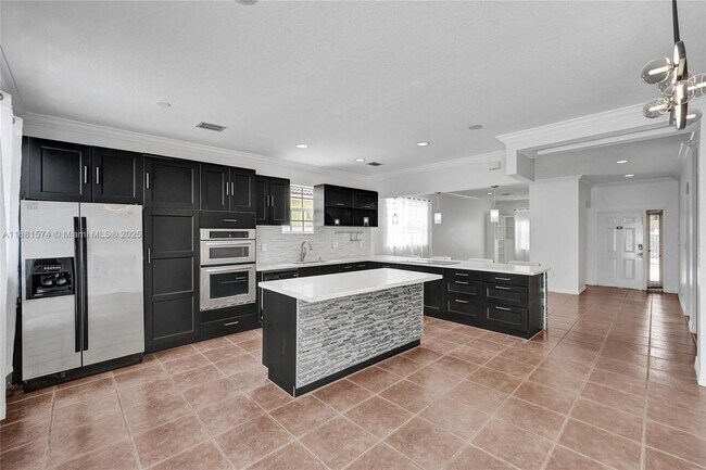 Building Photo - 3041 SW 88th Ave