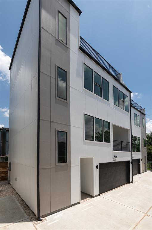 Building Photo - 3110 Live Oak St