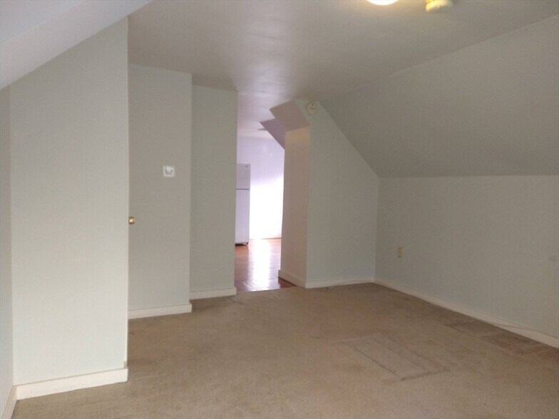 Building Photo - 176 Poplar St