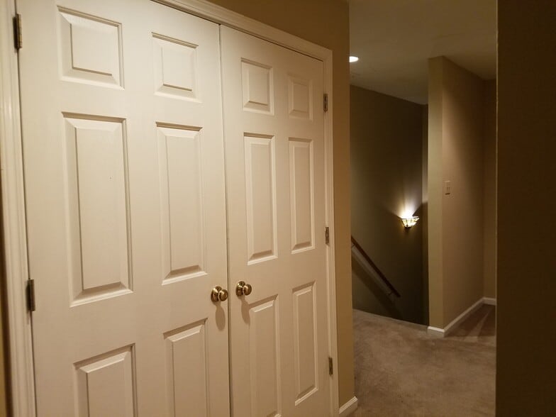 Building Photo - 104 Island Crest Cir