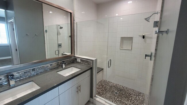 Building Photo - Available! Modern Tri-Level Smart Townhome – Montebello South 1/2 Months FREE