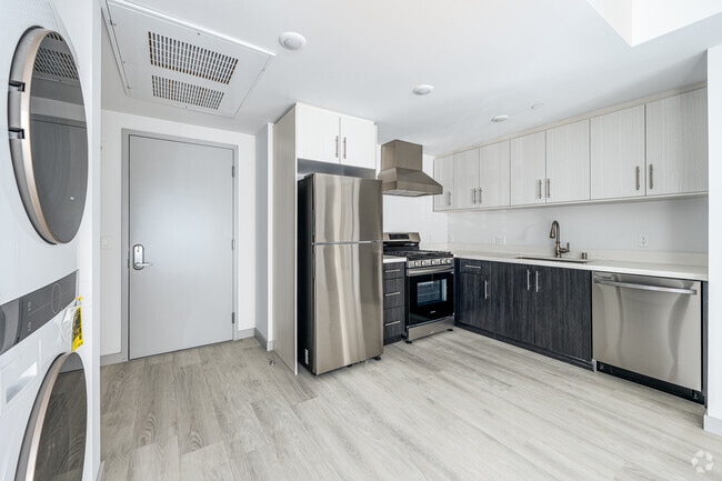 2BR, 2BA - 880SF - Kitchen - 936 S Mariposa Ave