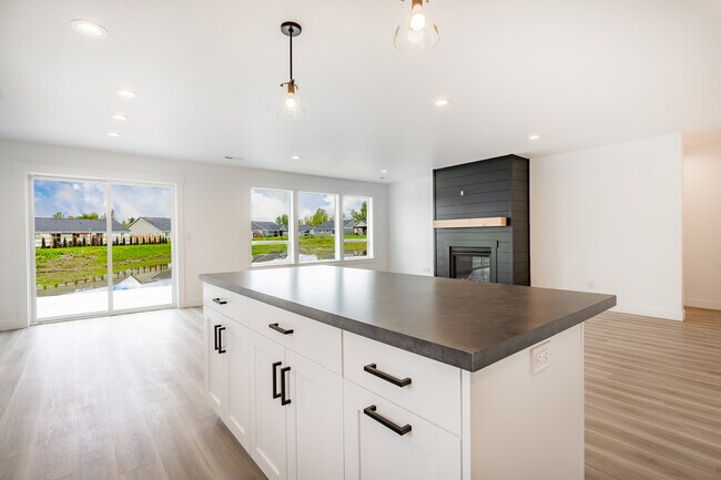 Building Photo - 1517 Hovel Rd