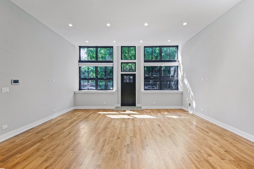 Building Photo - 1349 N Noble St