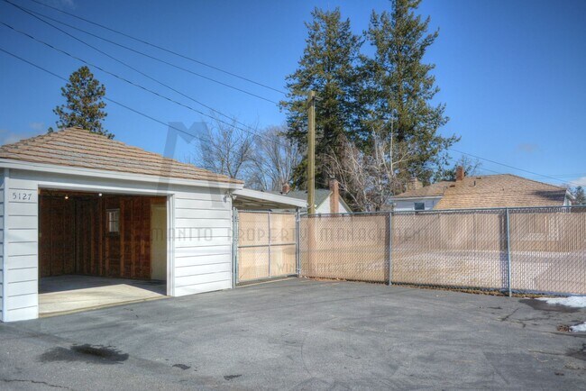 Building Photo - **COMING SOON** Spacious Hobby Home