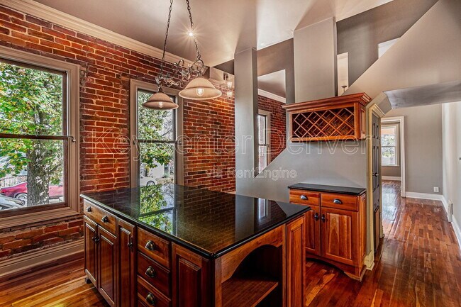 Building Photo - 2105 W 31st Ave