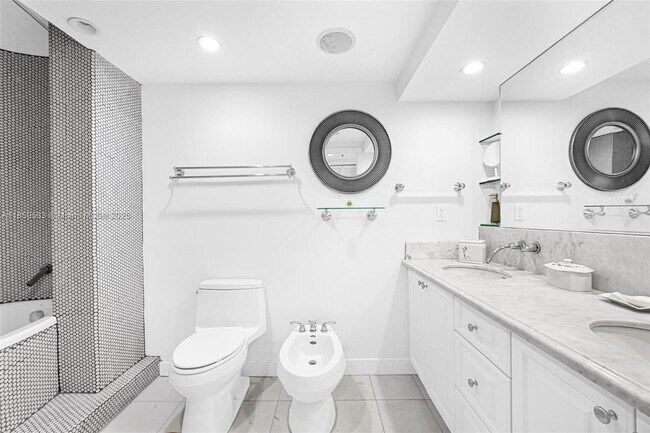 Building Photo - 2401 Collins Ave
