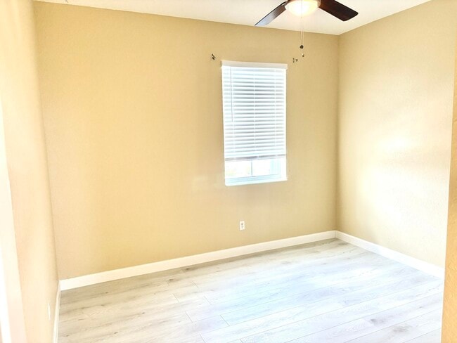 Building Photo - 7962 NW Greenbank Cir