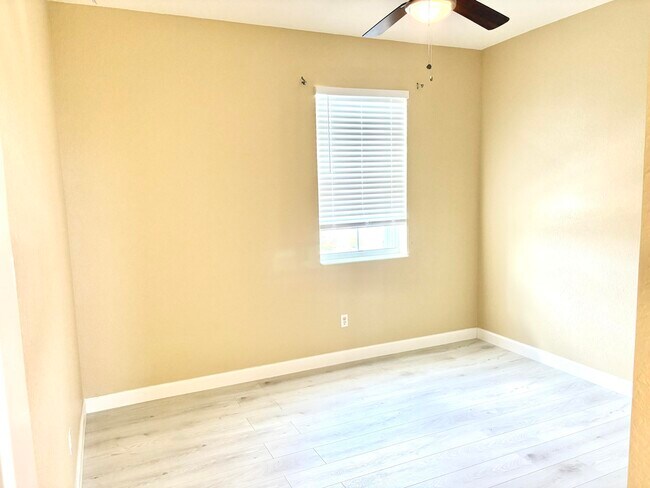 Building Photo - 7962 NW Greenbank Cir