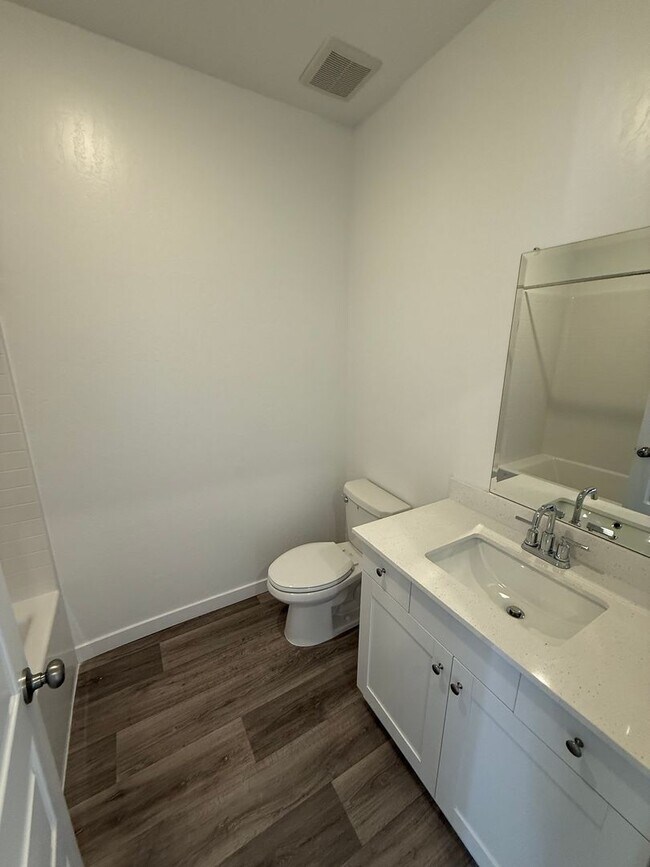 Building Photo - 7429 Sunshine Grv Dr