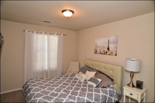 Building Photo - 6246 Viale Del Sol Ave