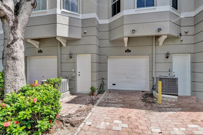 Building Photo - 3911 Shoma Dr
