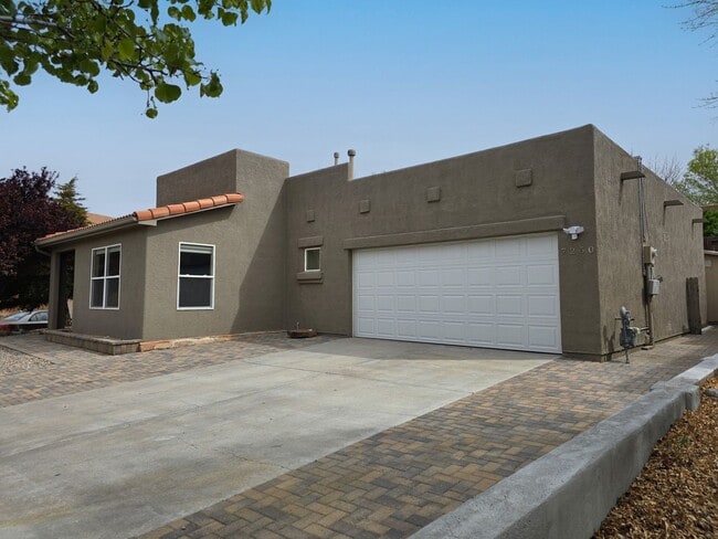 Building Photo - 7250 Via Verde