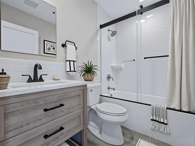 Building Photo - 110 School St