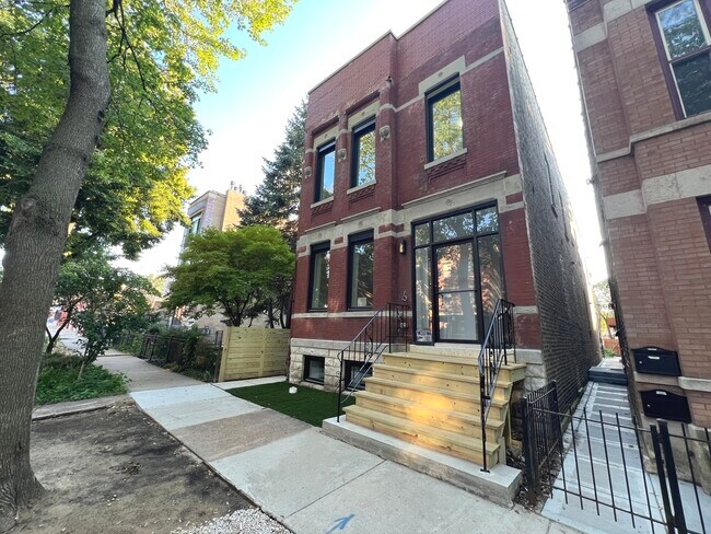 Building Photo - 822 N Winchester Ave