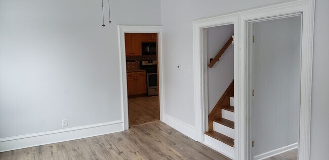 Building Photo - 1112 E Cleveland Ave