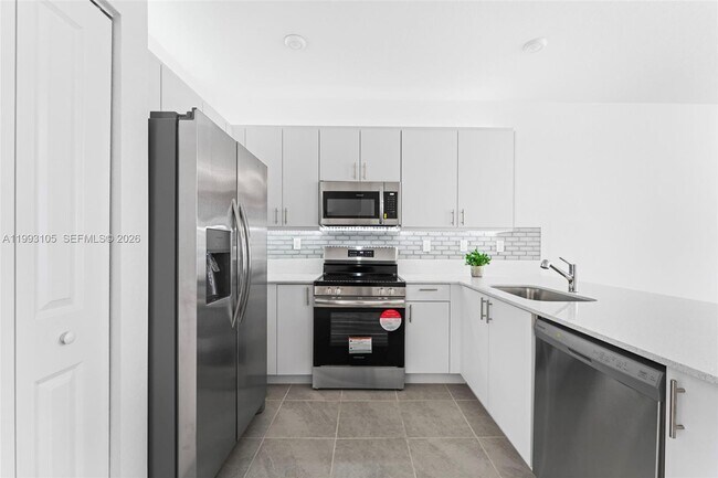 Building Photo - 2425 SE 28th Dr