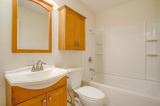 Building Photo - One Side of Very Nice Duplex West Granbury- 2 Bed, 2 Bath- 76049