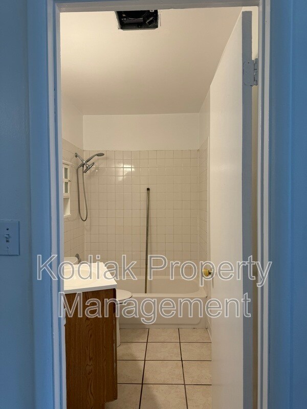 Building Photo - 3737 3325 W