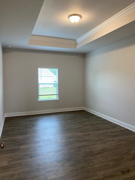 Building Photo - 104 London Cir