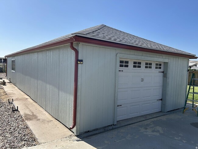Building Photo - 2327 750 W St
