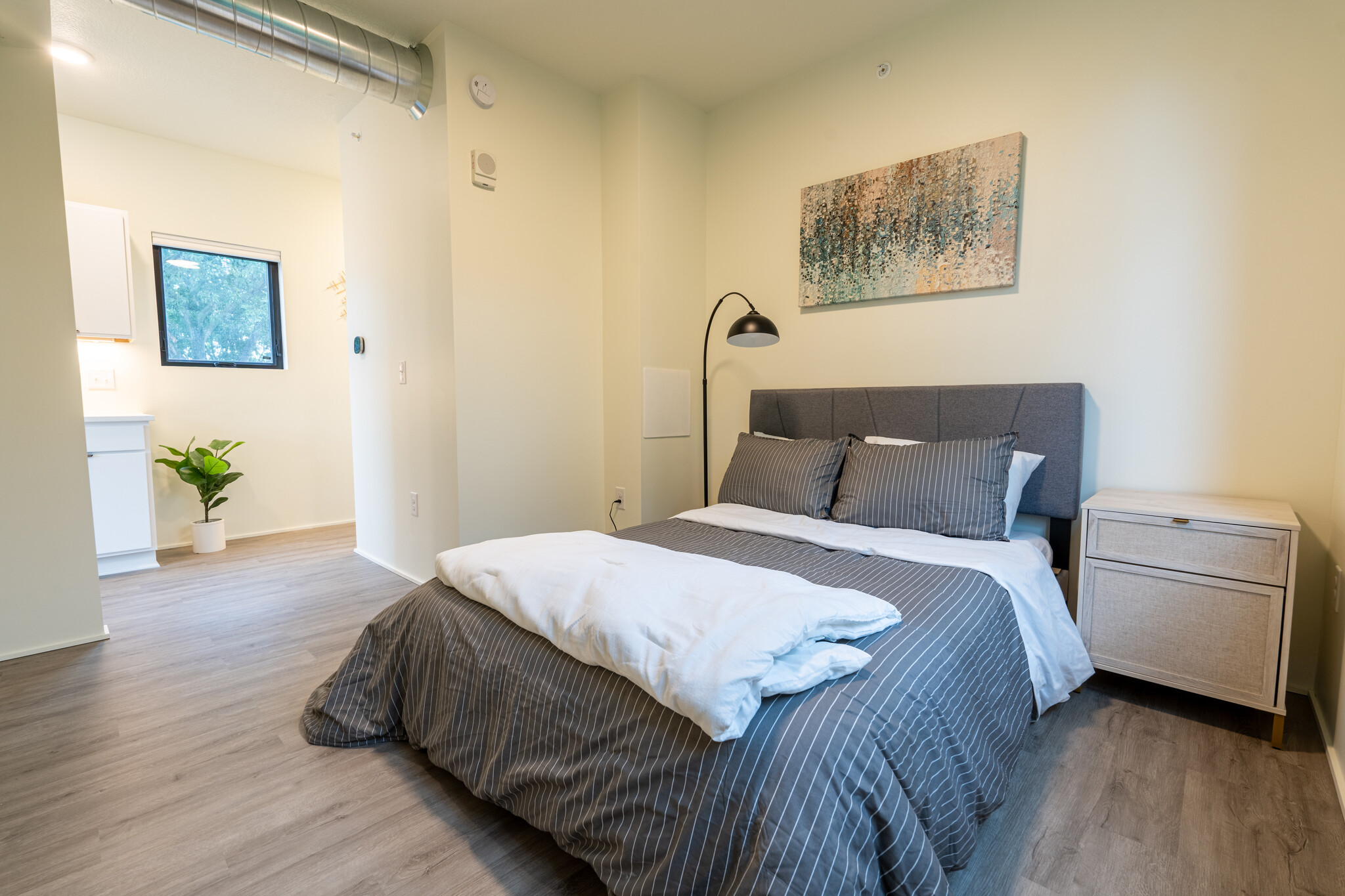 Building Photo - 2718 Grand Ave S