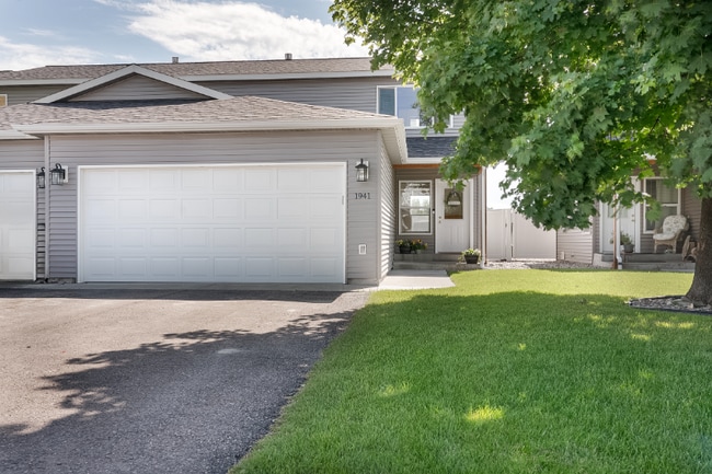 Building Photo - 1941 Greatview Dr